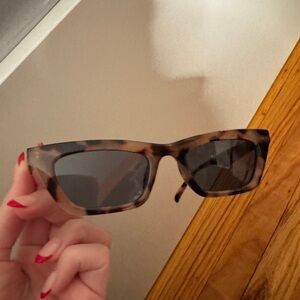 Cat eye glasses